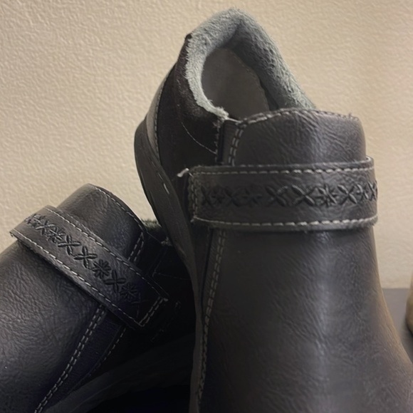 JBU by Jambu, 8, True Black, Blakely Encore with a Nordic Embroidery on Strap - Picture 2 of 14